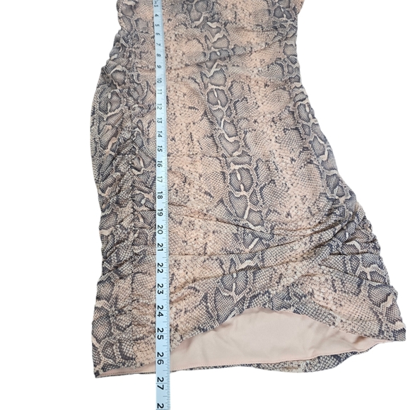 ⭐️NWT Forever21 Pink Snakeskin Ruching Bodycon Mini Dress Sz S - Picture 5 of 7